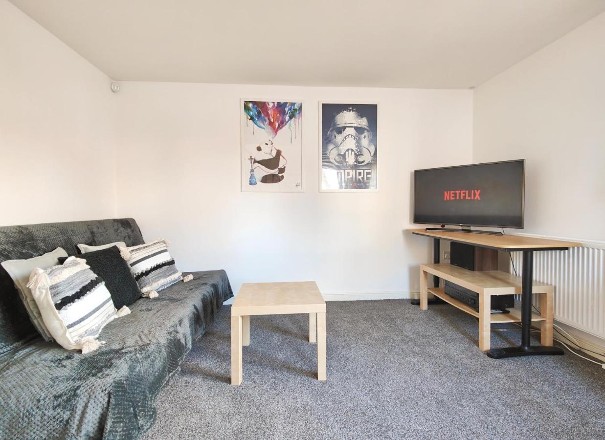 The Metcombe - Holiday Home With Free Parking 10 Minutes Walk To Etihad Stadium & Coop Live Arena Manchester Bagian luar foto