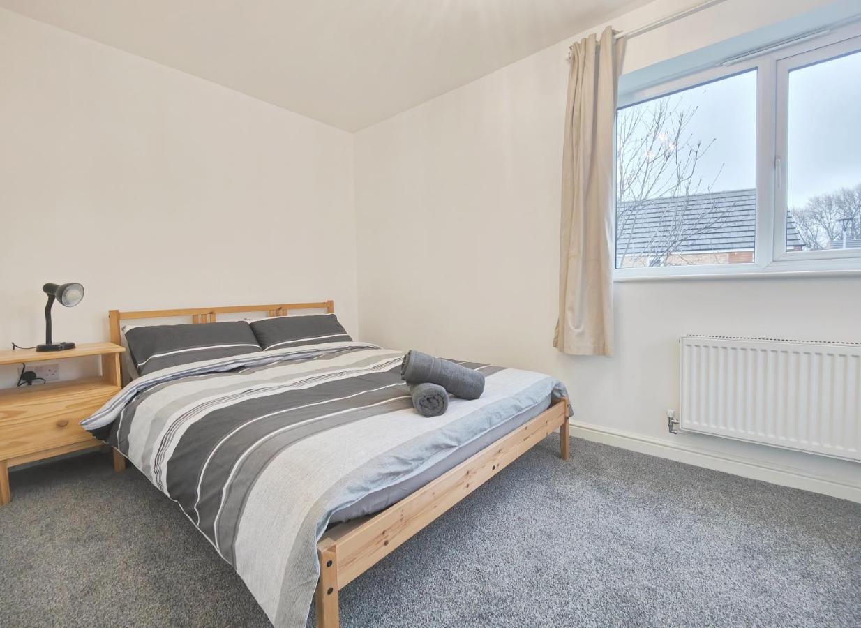The Metcombe - Holiday Home With Free Parking 10 Minutes Walk To Etihad Stadium & Coop Live Arena Manchester Bagian luar foto